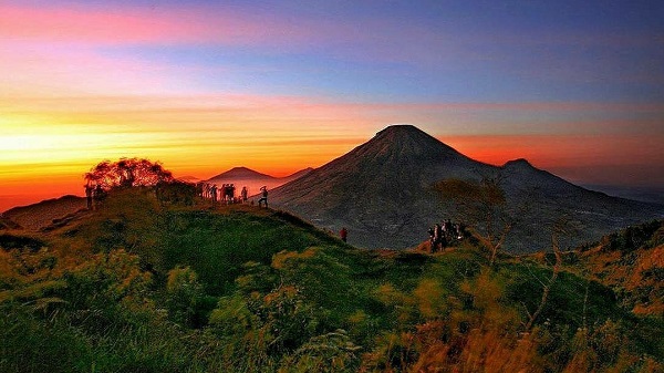 Panorama Gunung Indah Di Jawa Tengah Yang Populer