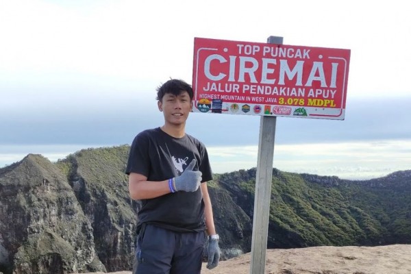 Jalur Pendakian Menantang Di Gunung Ciremai Menyenangkan