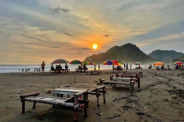 Pantai Indah Kebumen Yang Cocok Untuk Menenangkan Diri