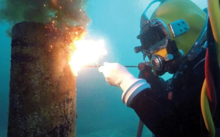 Proses Pengelasan Underwater Welding