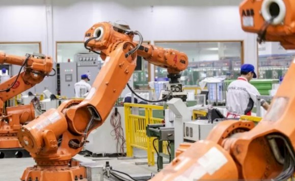 Peran Robot Dalam Revolusi Manufaktur Modern