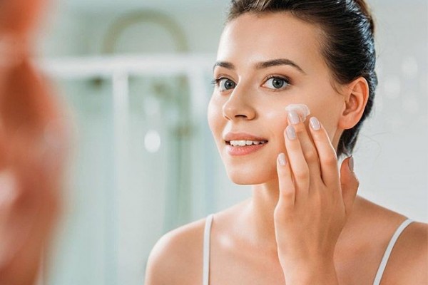 Trik Mencerahkan Wajah Secara Alami Tanpa Memakai Skincare