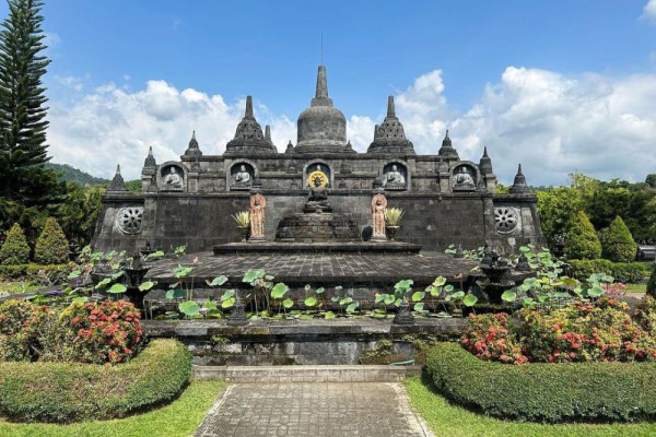 Wisata Tanah Air Untuk Liburan Saat Waisak Tahun Ini