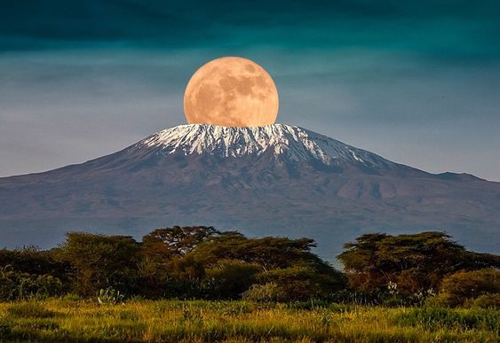 Keindahan Gunung Kilimanjaro, Gunung Tertinggi Di Benua Afrika