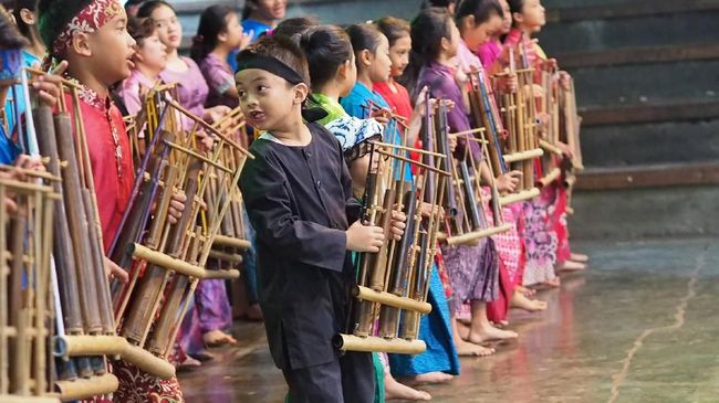 Alat Musik Tradisional Dari Jawa Barat Angklung