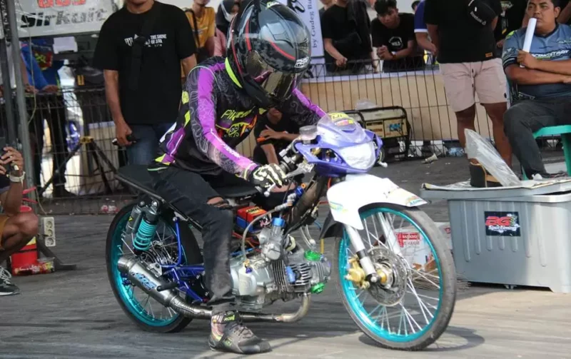 Balapan Motor Drag Memerlukan Kecepatan Maksimum