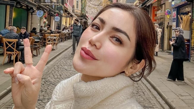 Artis Perempuan Jedar Atau Di Kenal Jessica Iskandar