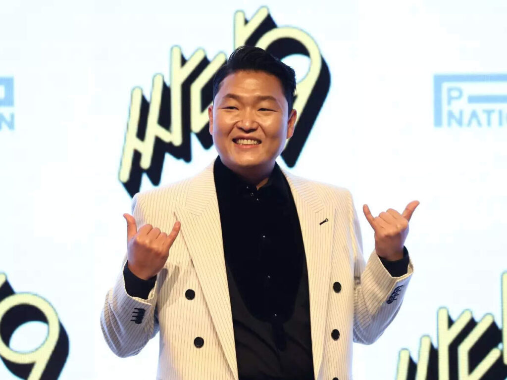 PSY Populer Dengan Lagunya "Gangnam Style"