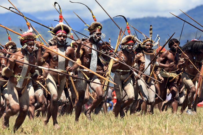 Keunikan Busana Tradisional Suku Yali Papua Pegunungan