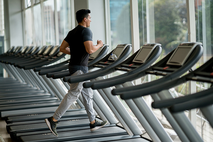 Olahraga Lari Di Dalam Ruangan Dengan Treadmill