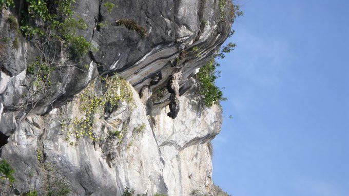 Misteri Batu Gantung