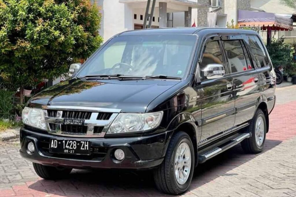 Mobil Kijang Panther