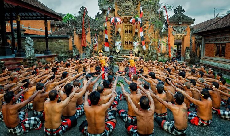 Kesenian Tari Kecak