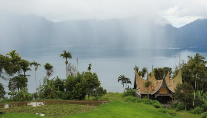 Danau Maninjau Di Padang Memiliki Keunikan Terkait Asal Usulnya