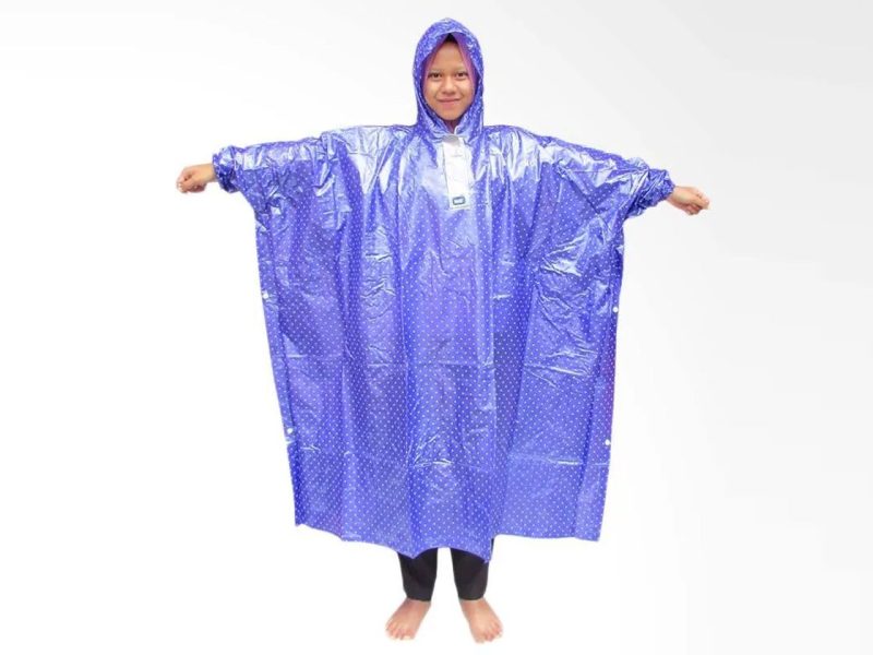 Kelebihan Pelindung Hujan Ponco Bagi Pengguna Motor