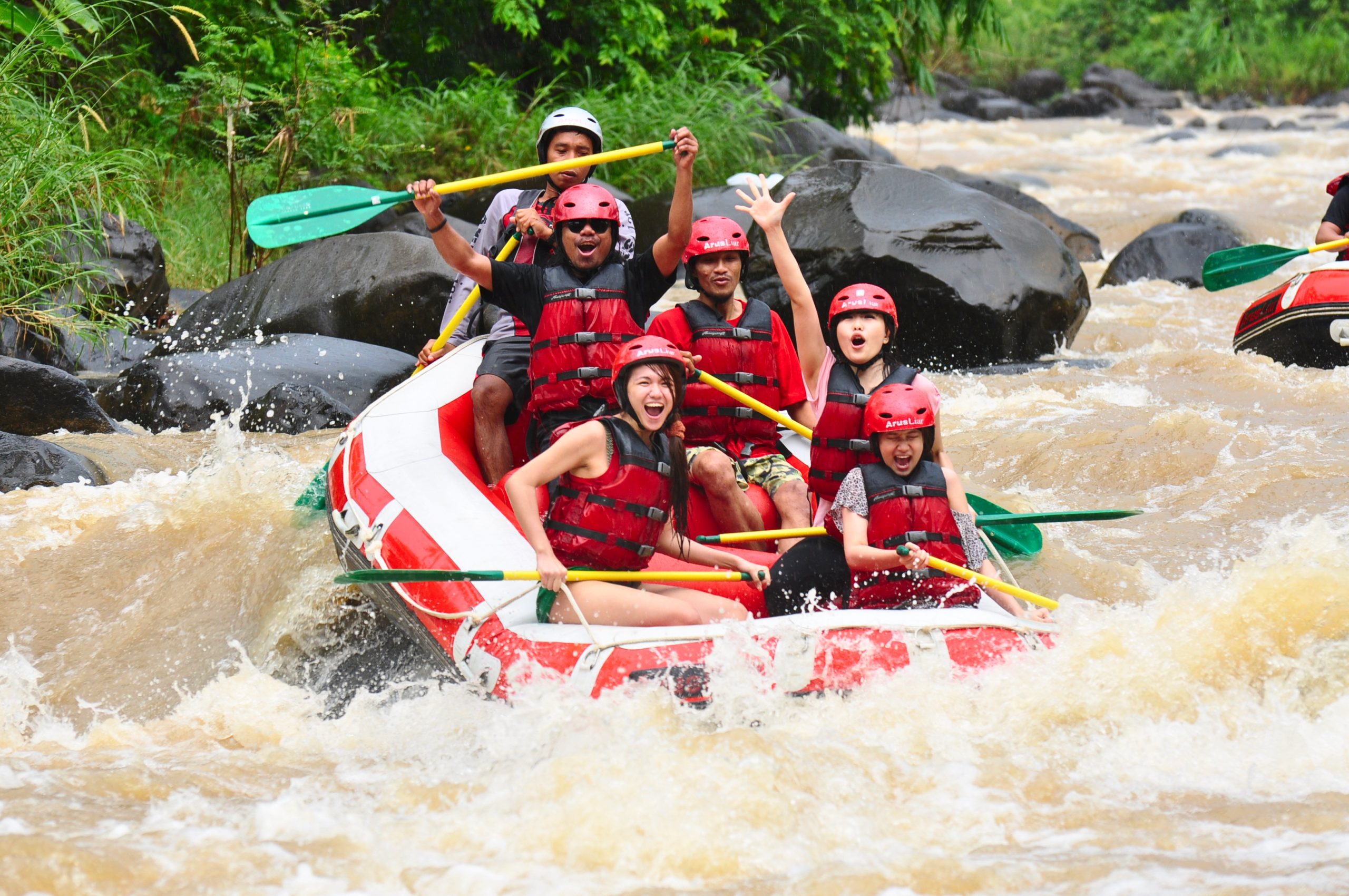 Hal Yang Wajib Dipersiapkan Sebelum Olahraga Air Rafting