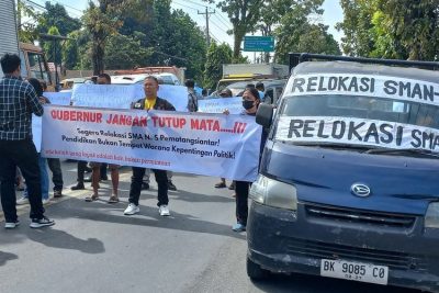 Orangtua Siswa SMA 5 Pematangsiantar Unjuk Rasa, Tuntut Relokasi Sekolah Rusak