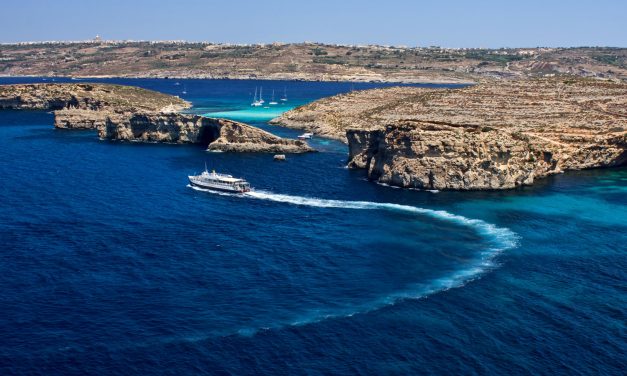 Keindahan Blue Lagoon Sebagai Ikon Wisata Alam Di Comino