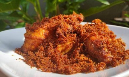Cita Rasa Nusantara Sepiring Ayam Goreng Bumbu Lengkuas