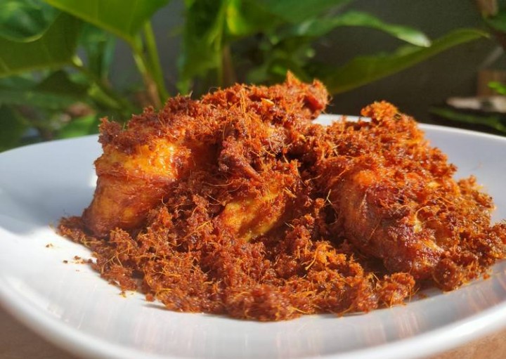 Cita Rasa Nusantara Sepiring Ayam Goreng Bumbu Lengkuas