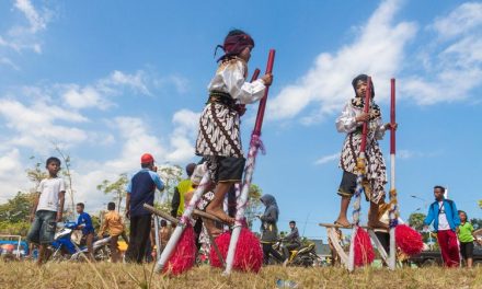 Egrang Permainan Tradisional Unik Dan Populer Di Indonesia