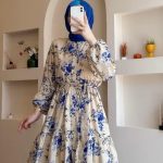 Setelan Gamis Floral Yang Membuatnya Terlihat Anggun