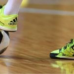 Olahraga Futsal Beda Dengan Sepak Bola, Ini Dia Jenis Sepatunya