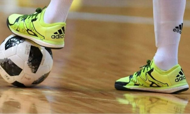 Olahraga Futsal Beda Dengan Sepak Bola, Ini Dia Jenis Sepatunya
